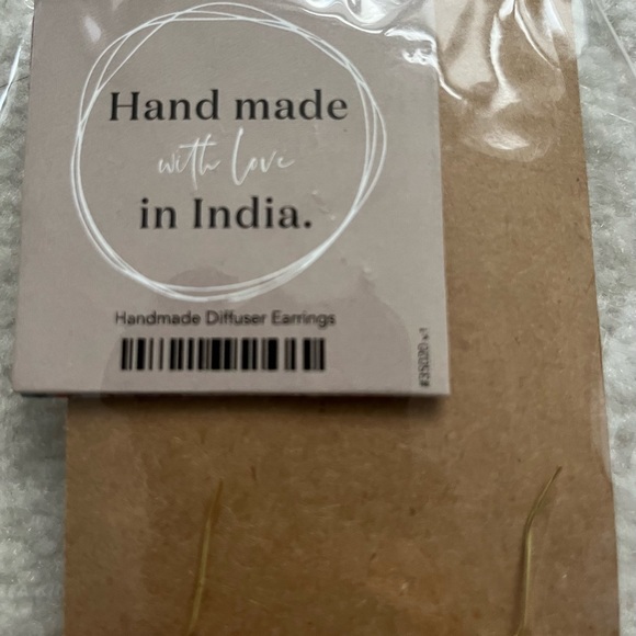 “Young Living “ Diffuser earrings in gold and terracotta color - Picture 2 of 3